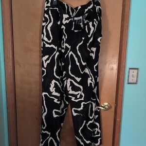 Black & White Printed Women's Pants